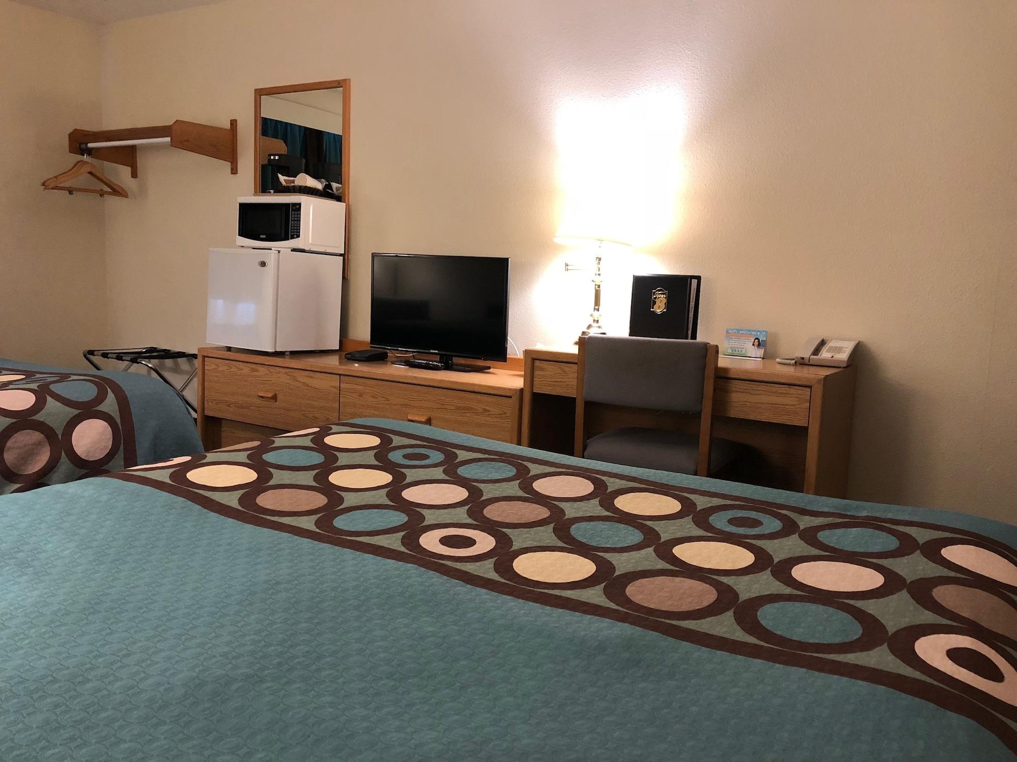 Super 8 By Wyndham Moose Jaw Sk Ξενοδοχείο Εξωτερικό φωτογραφία