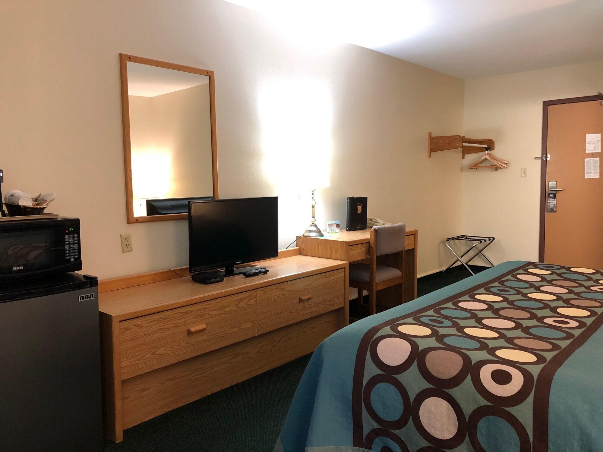 Super 8 By Wyndham Moose Jaw Sk Ξενοδοχείο Εξωτερικό φωτογραφία