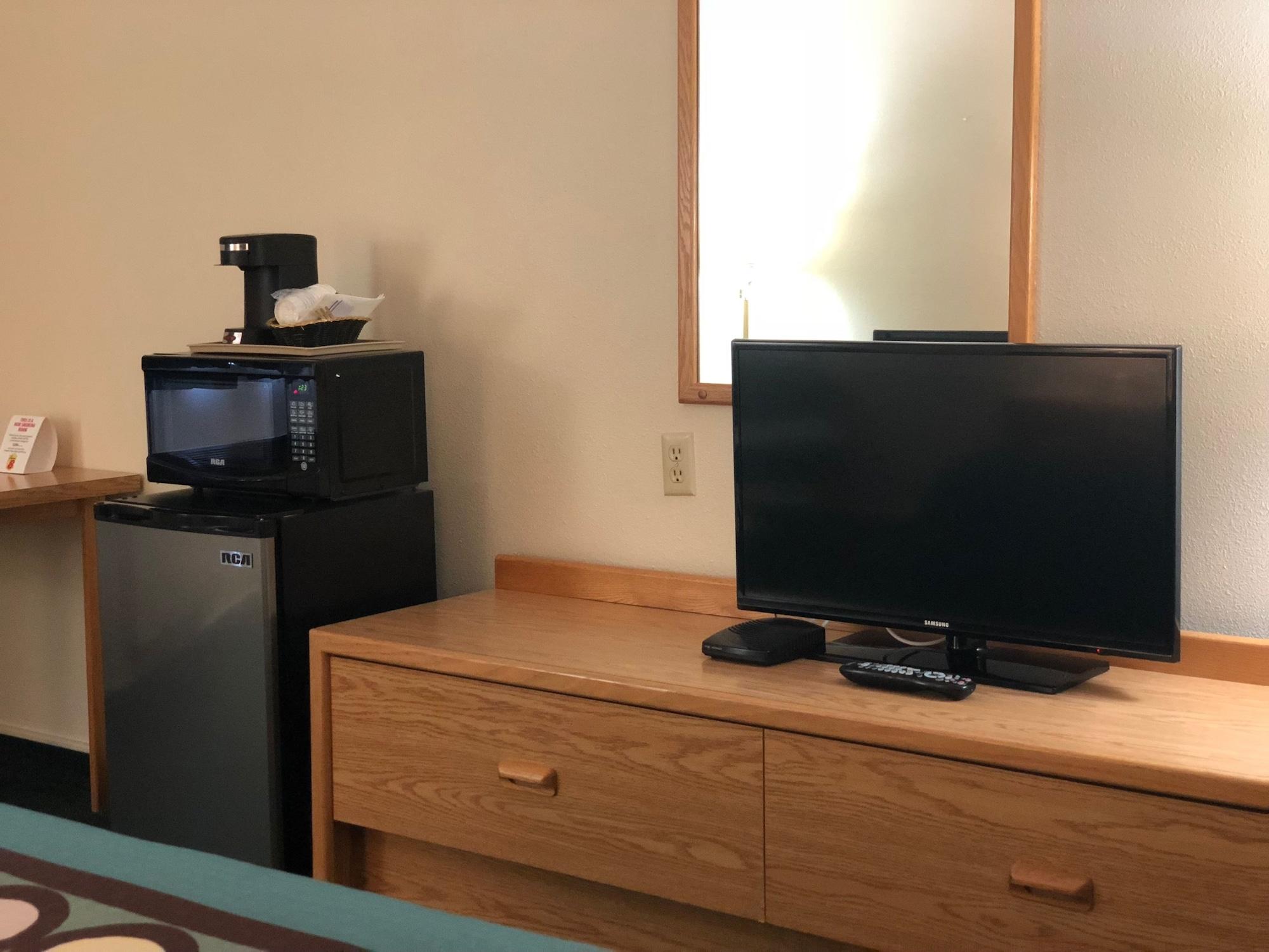 Super 8 By Wyndham Moose Jaw Sk Ξενοδοχείο Εξωτερικό φωτογραφία