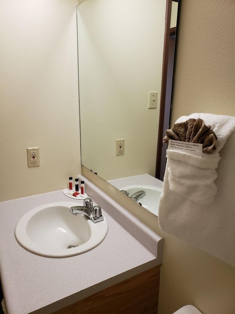 Super 8 By Wyndham Moose Jaw Sk Ξενοδοχείο Εξωτερικό φωτογραφία