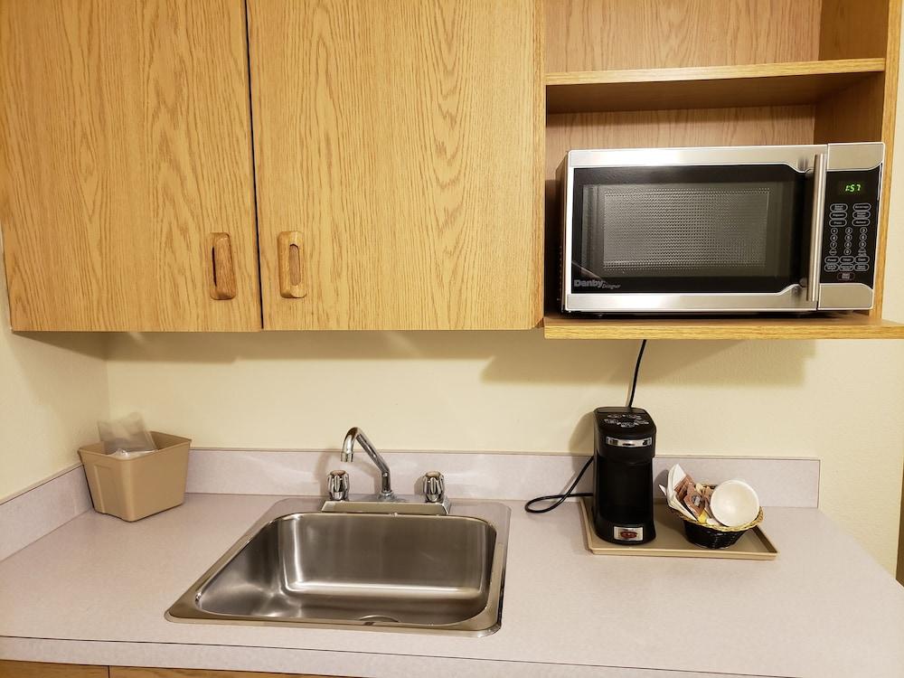 Super 8 By Wyndham Moose Jaw Sk Ξενοδοχείο Εξωτερικό φωτογραφία