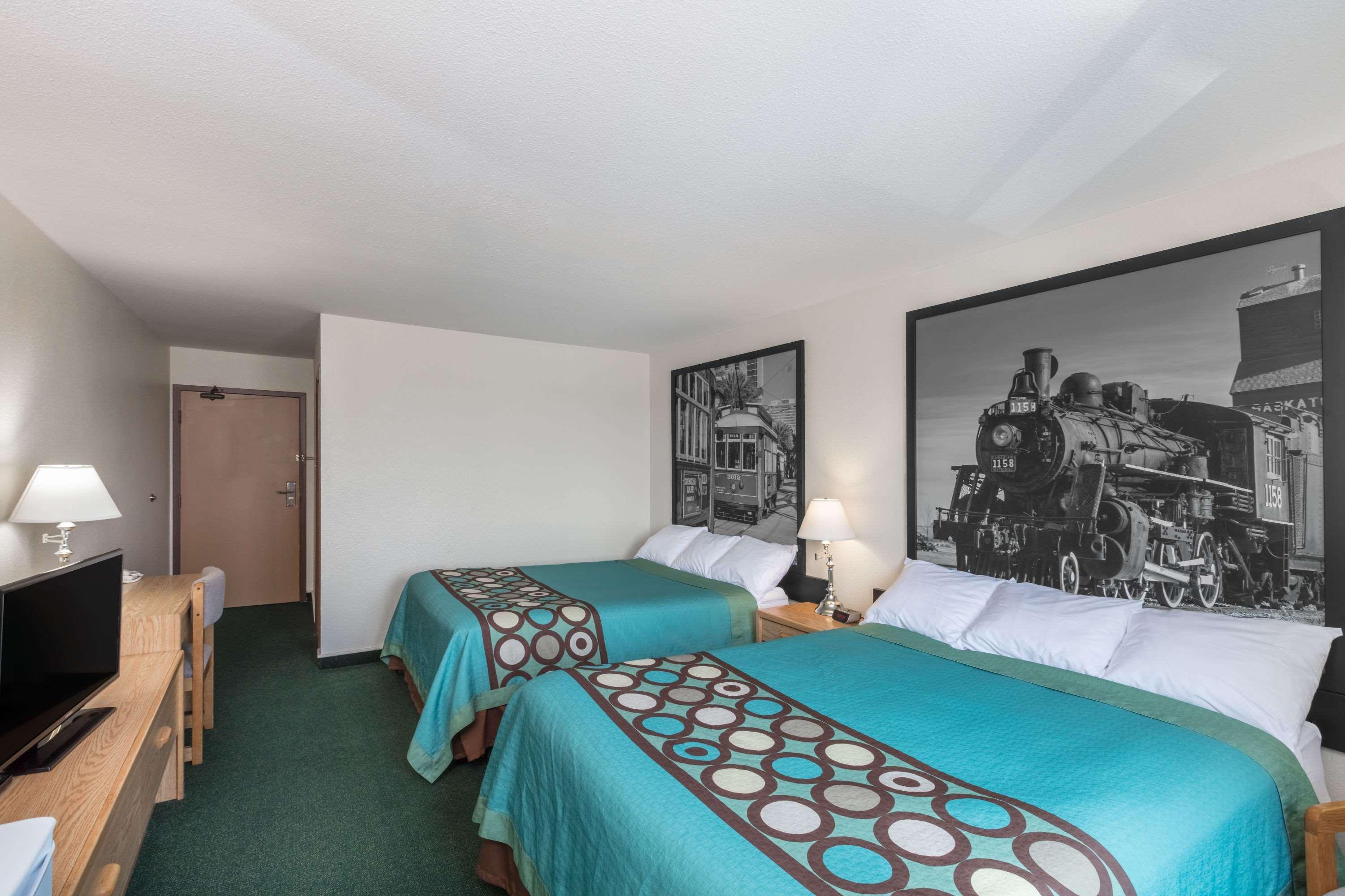 Super 8 By Wyndham Moose Jaw Sk Ξενοδοχείο Εξωτερικό φωτογραφία