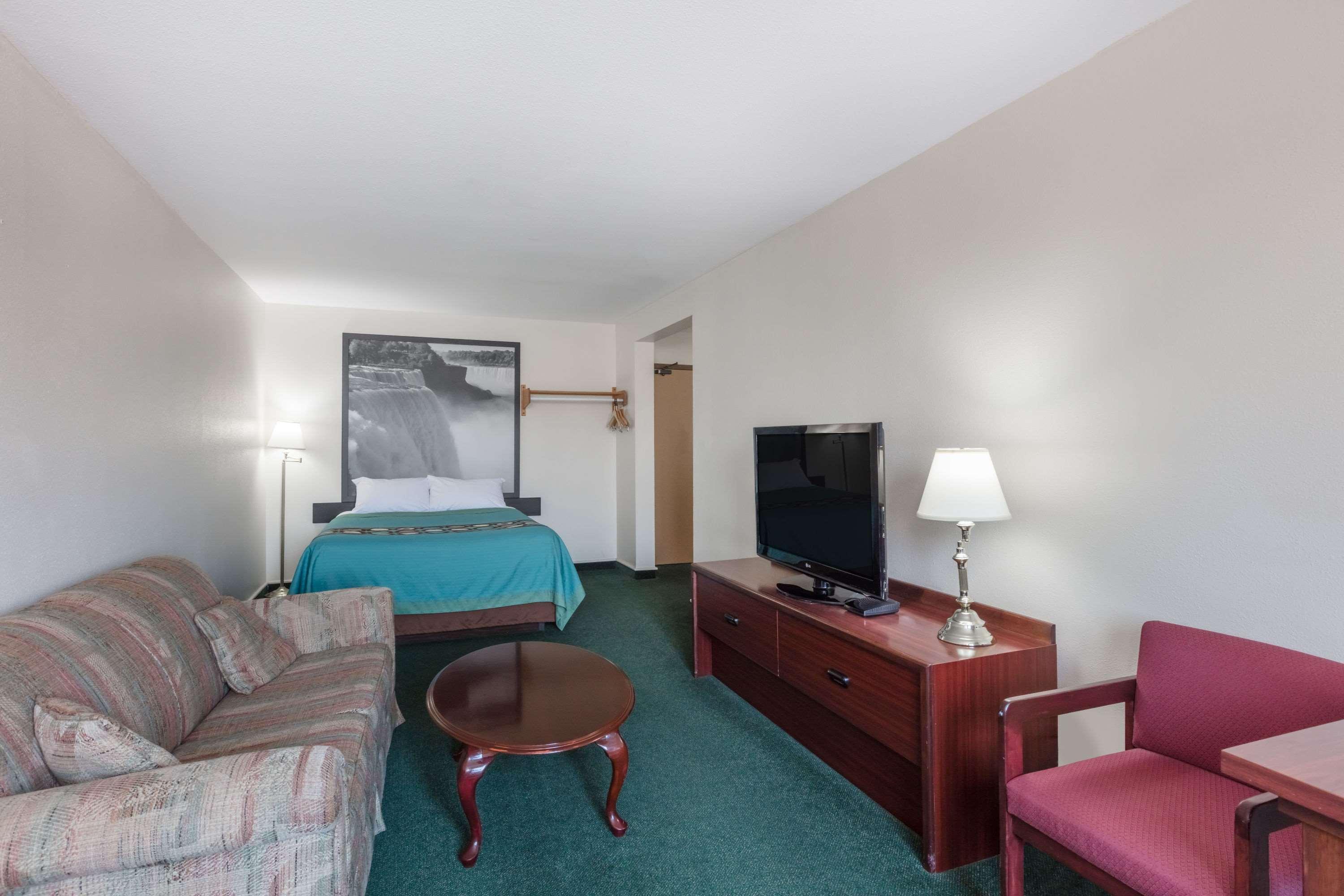 Super 8 By Wyndham Moose Jaw Sk Ξενοδοχείο Εξωτερικό φωτογραφία