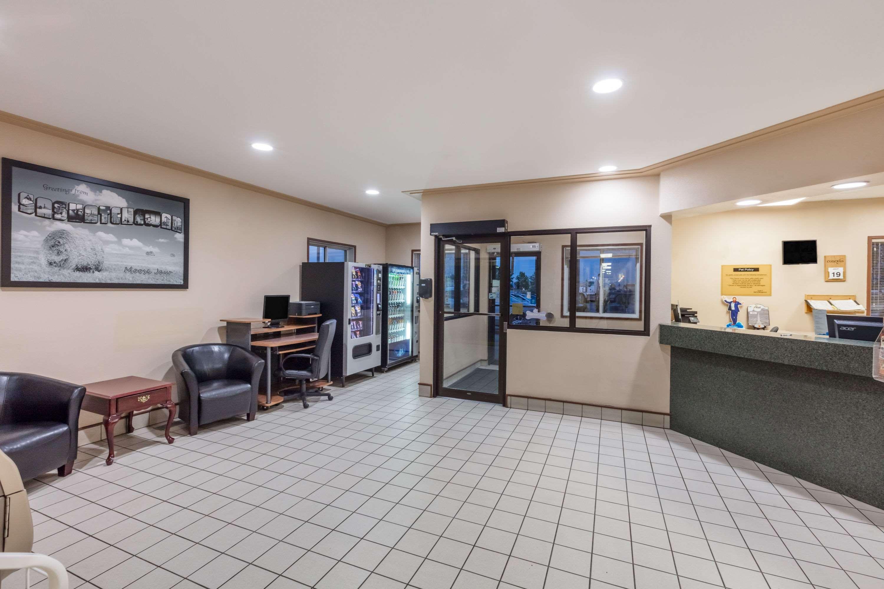 Super 8 By Wyndham Moose Jaw Sk Ξενοδοχείο Εξωτερικό φωτογραφία