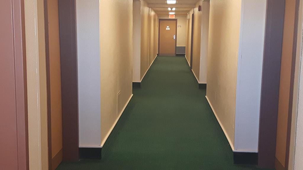 Super 8 By Wyndham Moose Jaw Sk Ξενοδοχείο Εξωτερικό φωτογραφία