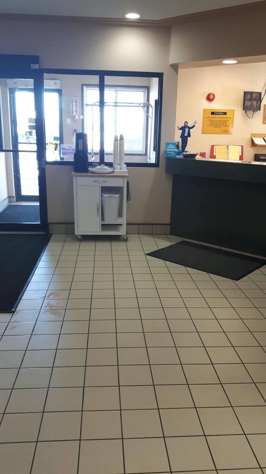 Super 8 By Wyndham Moose Jaw Sk Ξενοδοχείο Εξωτερικό φωτογραφία