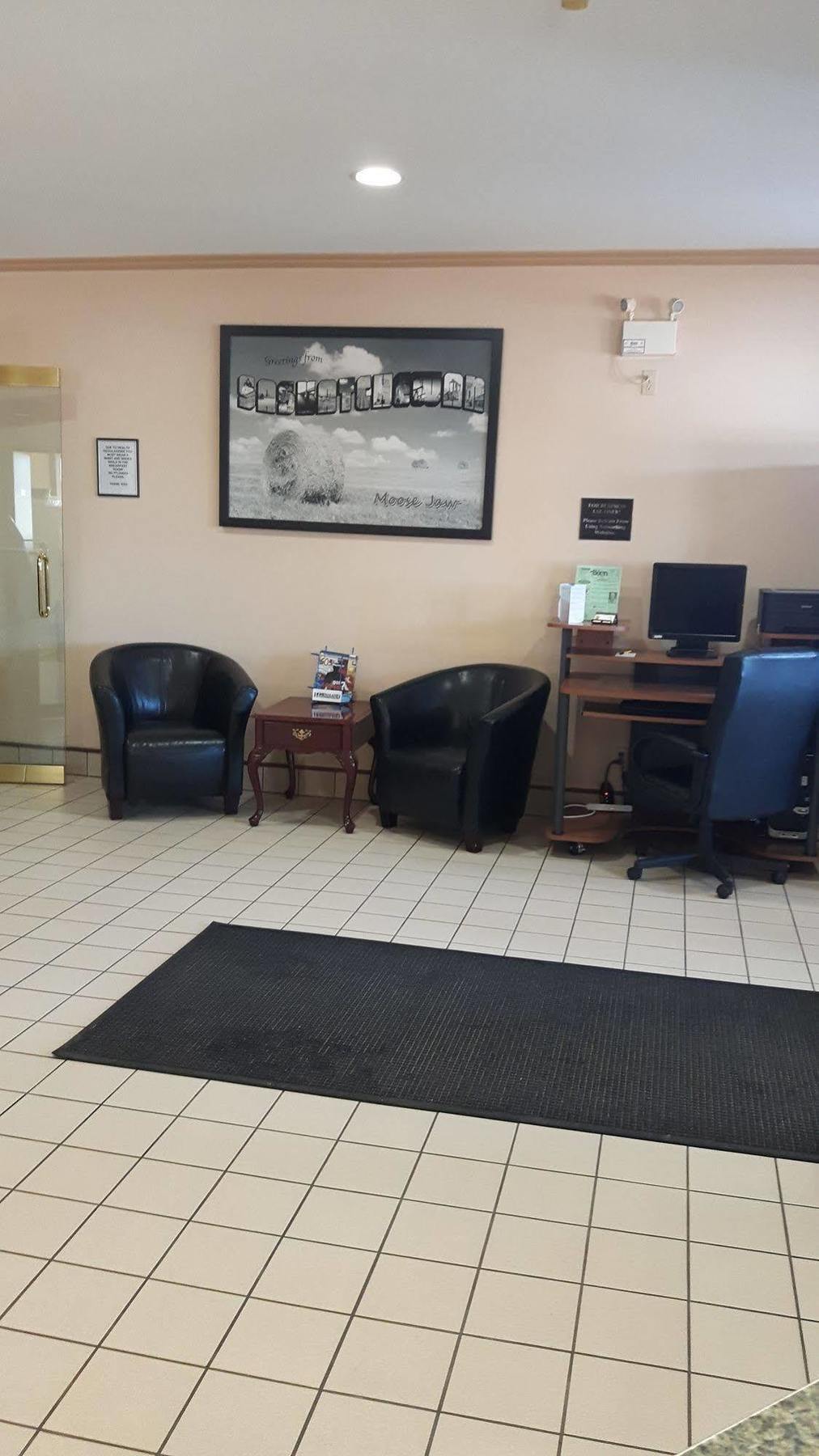 Super 8 By Wyndham Moose Jaw Sk Ξενοδοχείο Εξωτερικό φωτογραφία