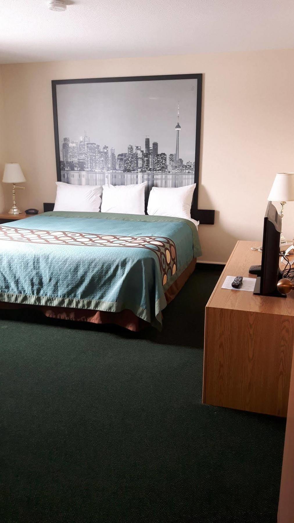 Super 8 By Wyndham Moose Jaw Sk Ξενοδοχείο Εξωτερικό φωτογραφία