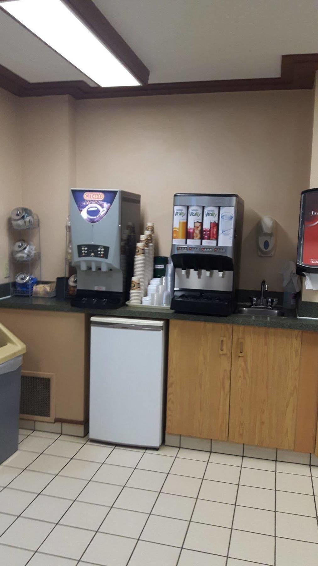 Super 8 By Wyndham Moose Jaw Sk Ξενοδοχείο Εξωτερικό φωτογραφία
